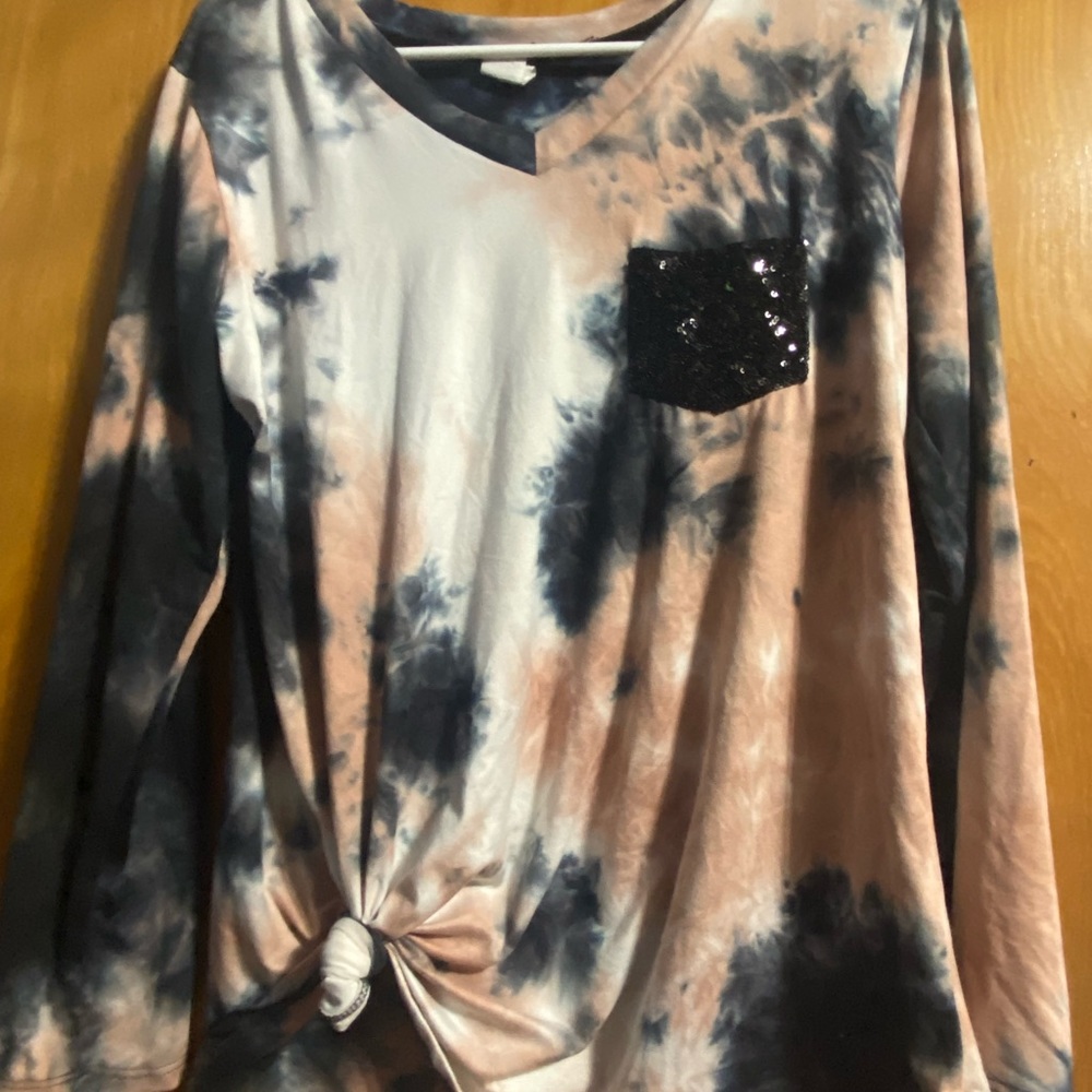 Women tie dye shirt